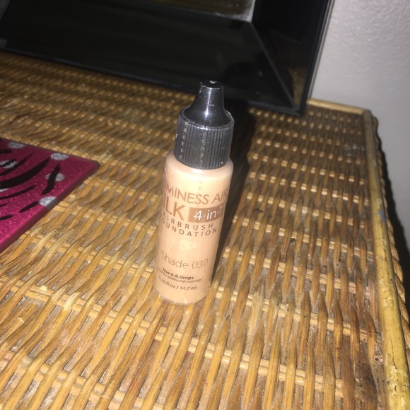 2 bottles luminess air  foundation shade 030 foundation .  Sealed with plastic - Picture 1 of 1